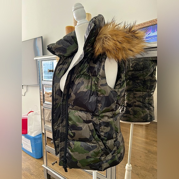 AQUA Faux-Fur Trim Camo Puffer Vest Bloomingdale’s Exclusive - Picture 9 of 16